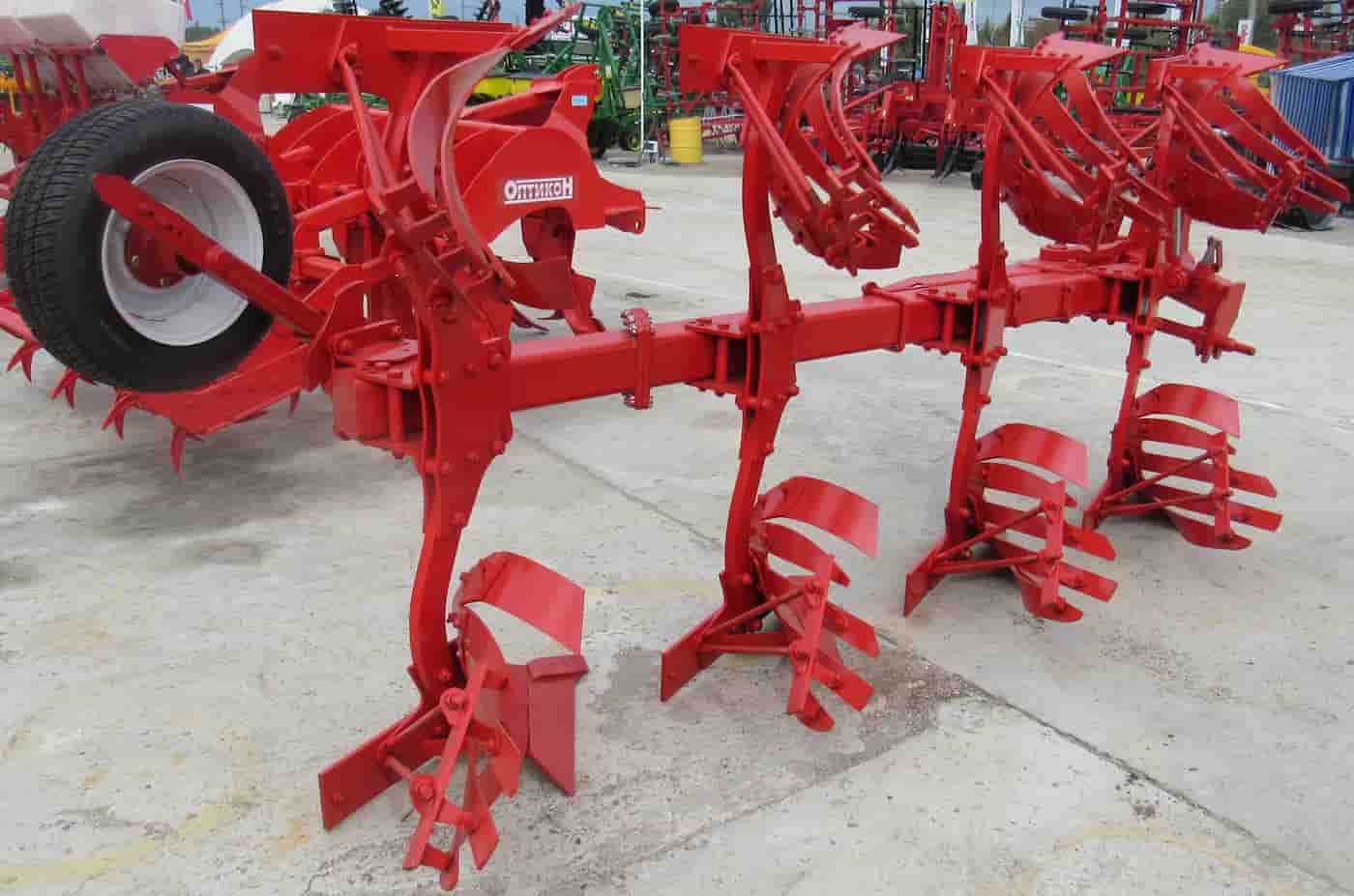 تصویر 1 از گاوآهن دوطرفه با سازوکار برگشت همزمان تیغه ها